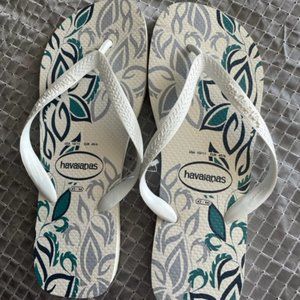 New Havaianas flip flop size 10/11